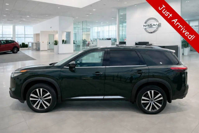 2023 Nissan Pathfinder Platinum 4WD photo