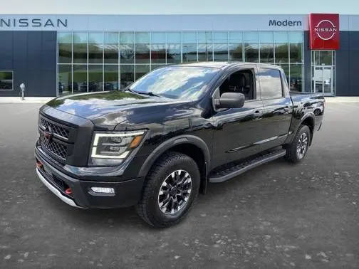 2023 Nissan Titan PRO-4X 4WD photo