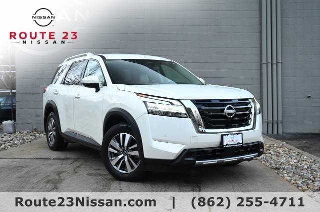 2023 Nissan Pathfinder SL 4WD photo