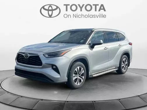 2022 Toyota Highlander XLE FWD photo