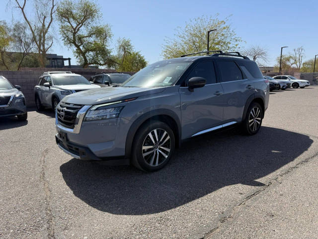 2023 Nissan Pathfinder Platinum FWD photo