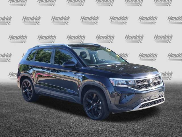 2023 Volkswagen Taos SE AWD photo