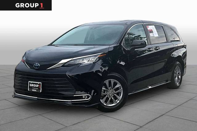 2023 Toyota Sienna XLE FWD photo
