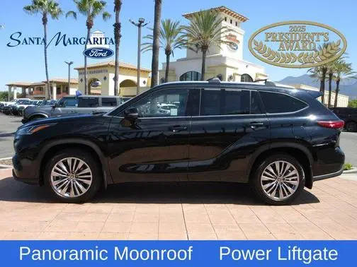2022 Toyota Highlander Platinum FWD photo