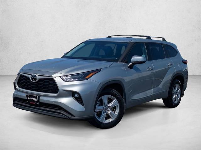 2022 Toyota Highlander LE FWD photo