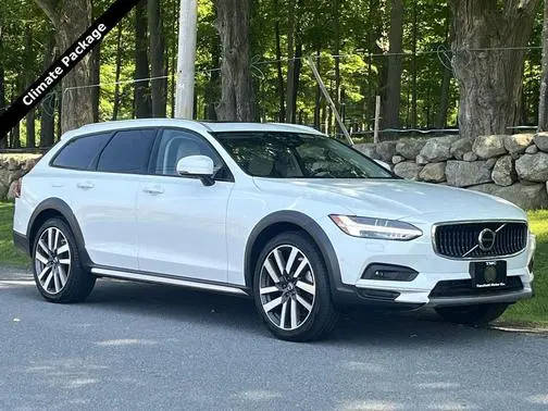 2023 Volvo V90 Cross Country Plus AWD photo