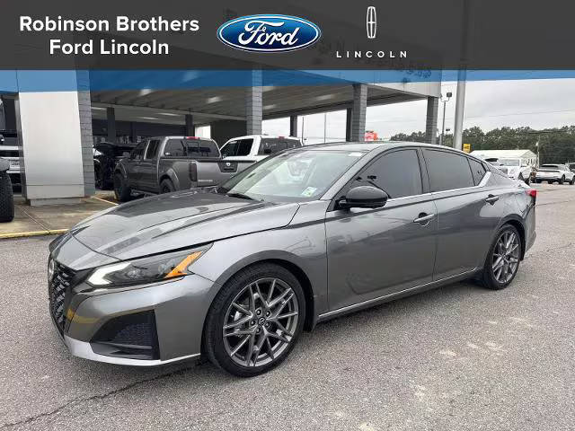 2023 Nissan Altima 2.0 SR FWD photo