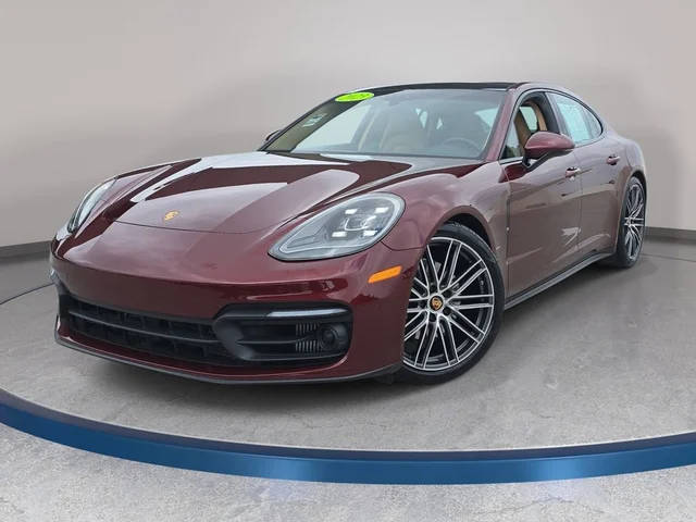 2023 Porsche Panamera  RWD photo