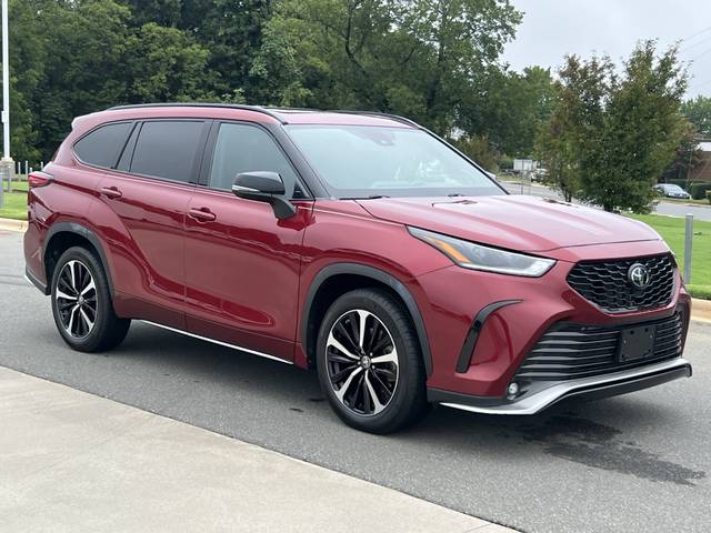 2022 Toyota Highlander XSE FWD photo