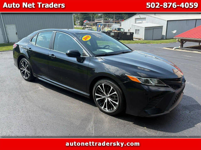 2019 Toyota Camry SE FWD photo
