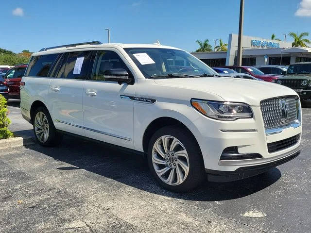 2022 Lincoln Navigator L Reserve 4WD photo