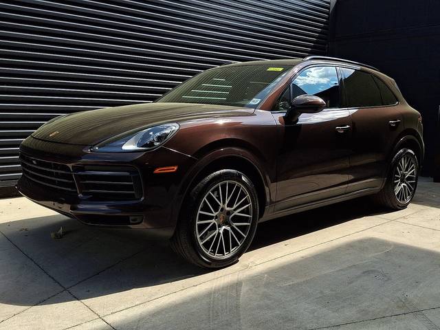 2023 Porsche Cayenne Platinum Edition AWD photo