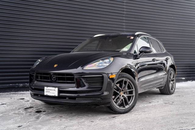 2022 Porsche Macan  AWD photo