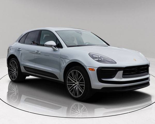 2023 Porsche Macan  AWD photo