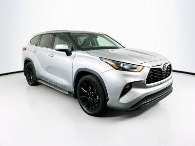 2022 Toyota Highlander LE FWD photo