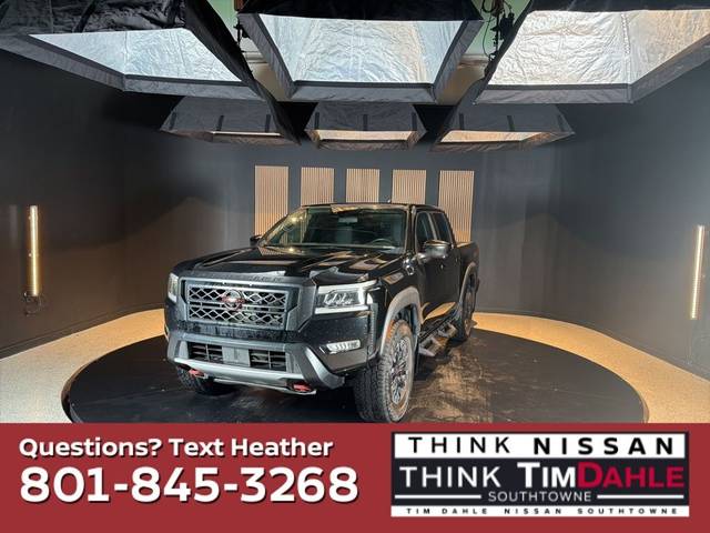 2023 Nissan Frontier PRO-4X 4WD photo