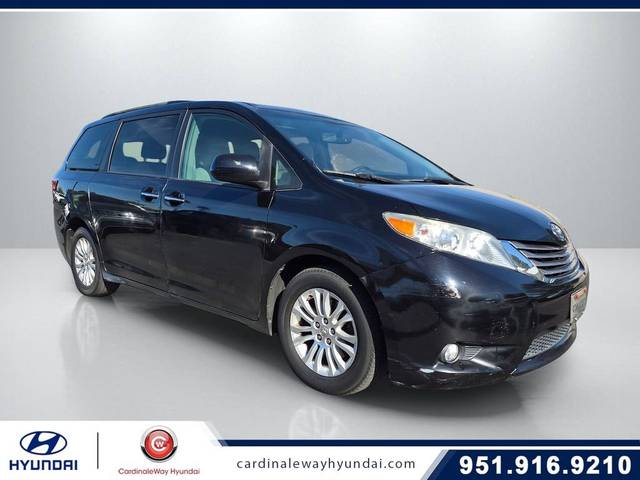 2015 Toyota Sienna XLE FWD photo