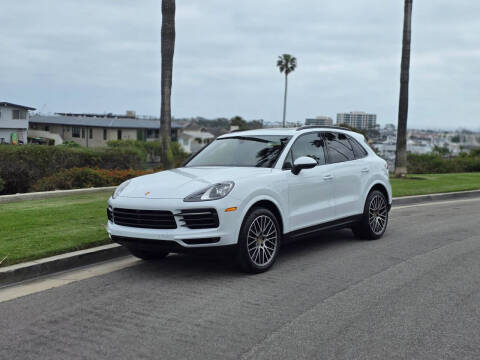 2023 Porsche Cayenne Platinum Edition AWD photo