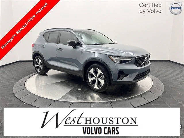 2023 Volvo XC40 Ultimate Dark Theme AWD photo