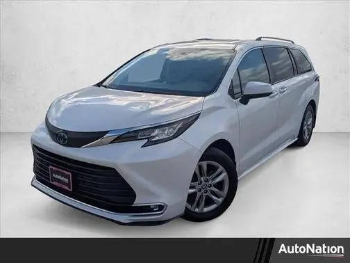 2023 Toyota Sienna XLE AWD photo