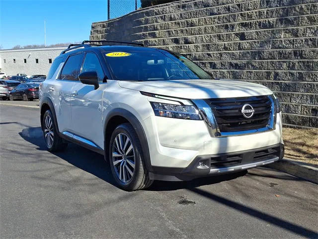 2022 Nissan Pathfinder Platinum 4WD photo