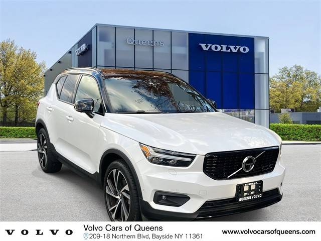 2022 Volvo XC40 R-Design AWD photo