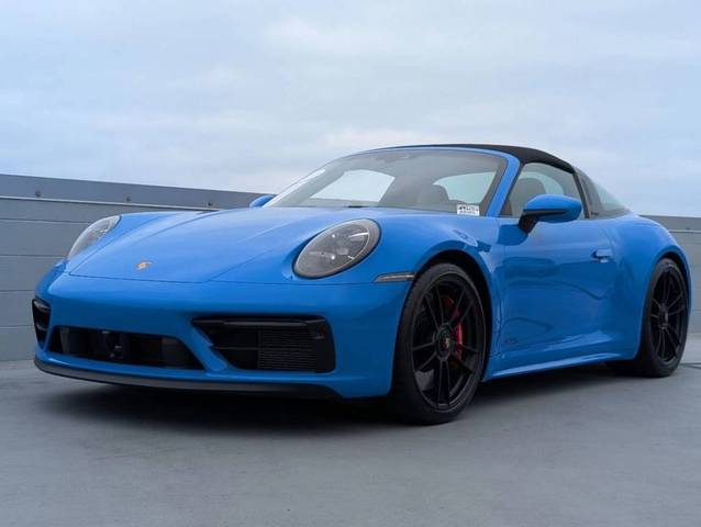 2022 Porsche 911 4 GTS AWD photo