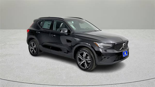 2023 Volvo XC40 Plus Dark Theme AWD photo