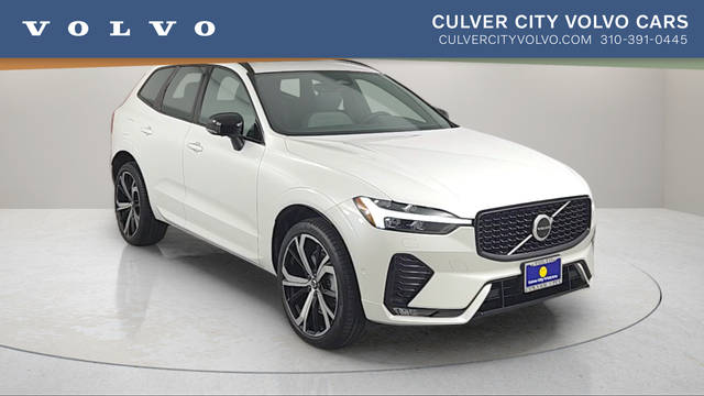 2022 Volvo XC60 R-Design AWD photo
