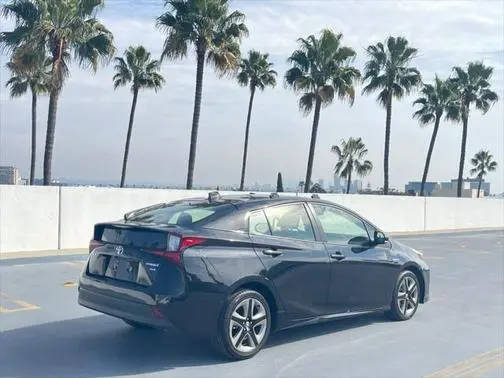 2022 Toyota Prius XLE FWD photo