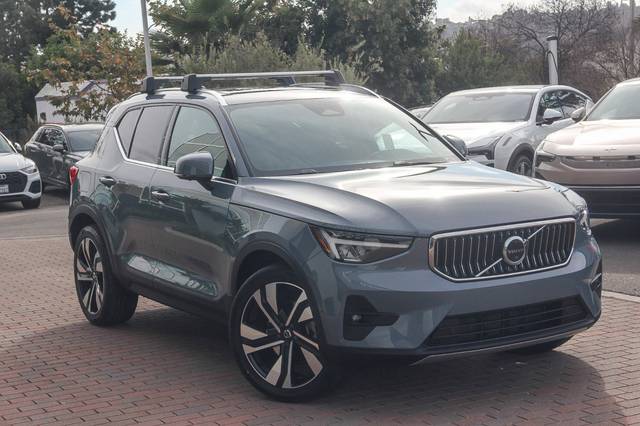 2023 Volvo XC40 Ultimate Bright Theme AWD photo