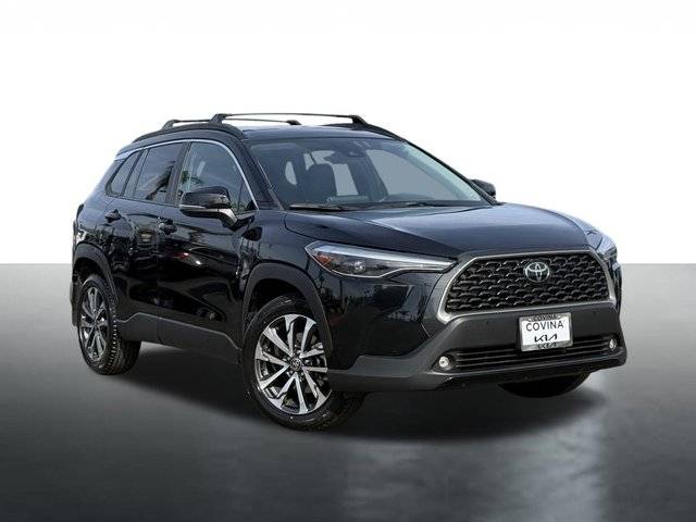 2022 Toyota Corolla Cross XLE FWD photo
