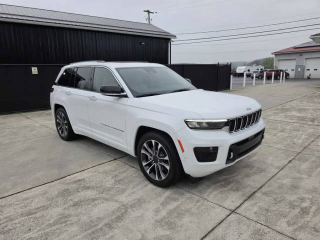 2023 Jeep Grand Cherokee Overland 4WD photo