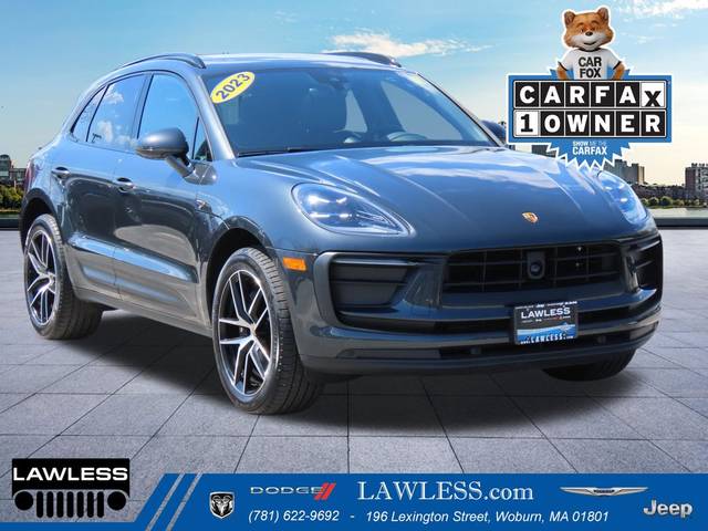 2023 Porsche Macan  AWD photo