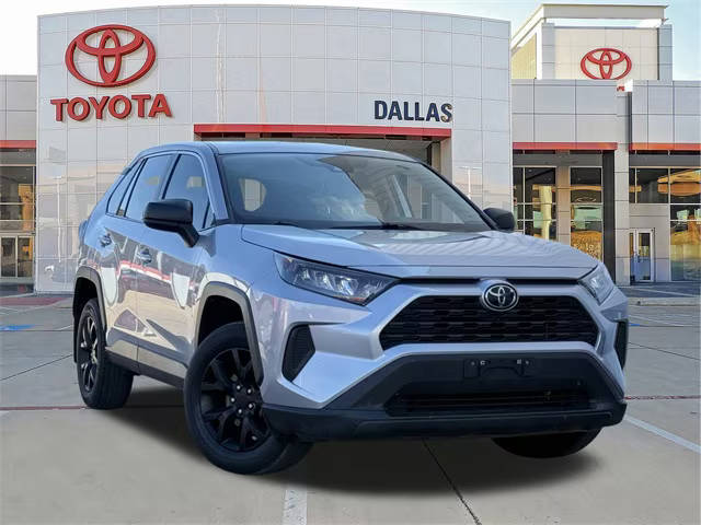 2022 Toyota RAV4 LE FWD photo