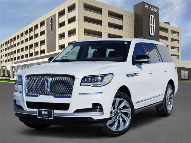 2022 Lincoln Navigator Reserve 4WD photo