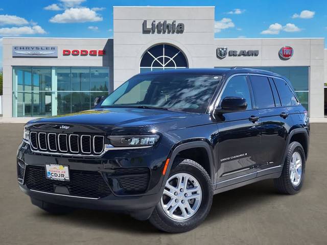 2023 Jeep Grand Cherokee Laredo 4WD photo