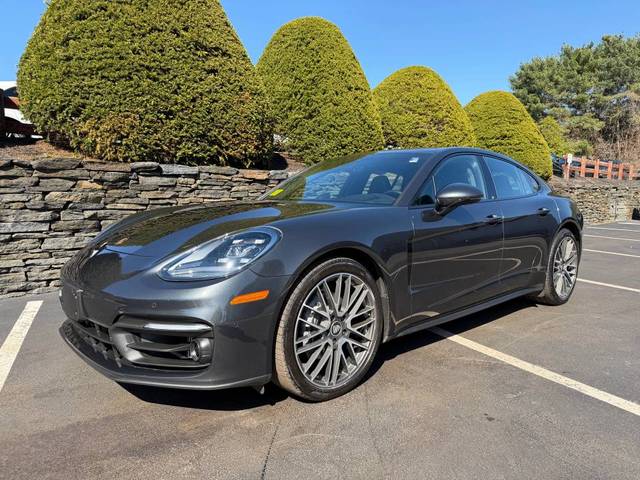 2023 Porsche Panamera 4 AWD photo