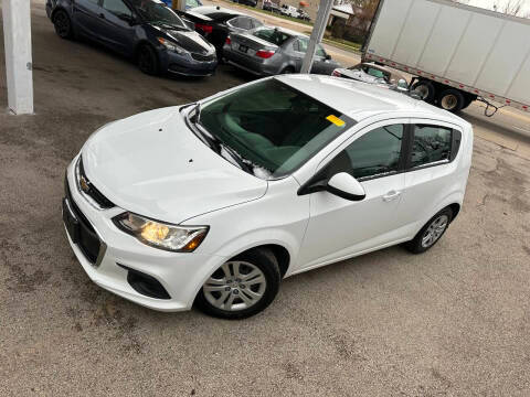 2017 Chevrolet Sonic LT FWD photo