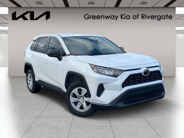 2022 Toyota RAV4 LE FWD photo