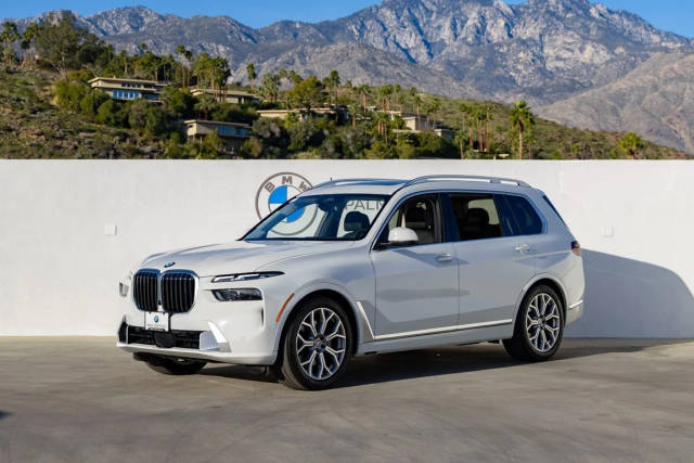 2023 BMW X7 xDrive40i AWD photo