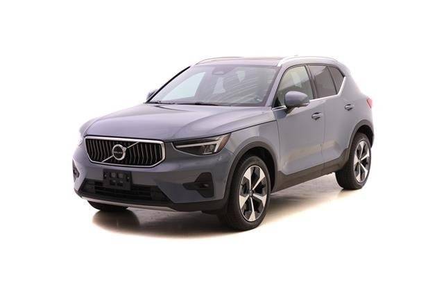 2023 Volvo XC40 Plus Bright Theme AWD photo