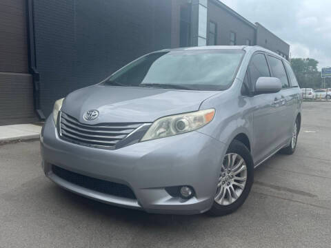 2015 Toyota Sienna XLE FWD photo