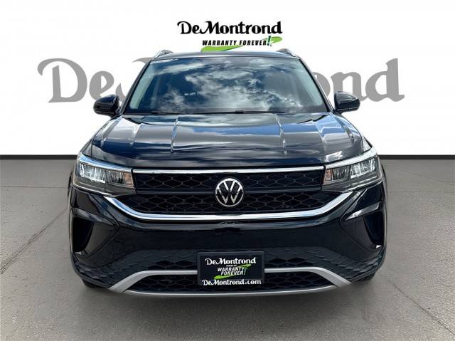 2023 Volkswagen Taos SE FWD photo