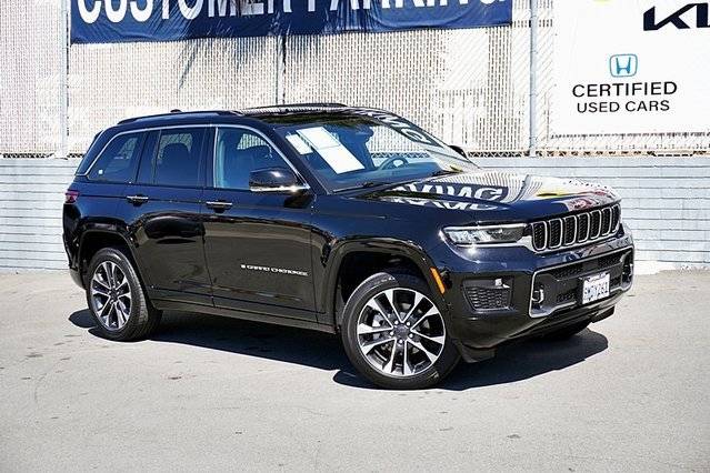 2023 Jeep Grand Cherokee Overland RWD photo