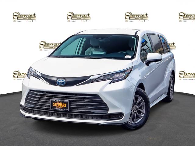 2021 Toyota Sienna LE FWD photo