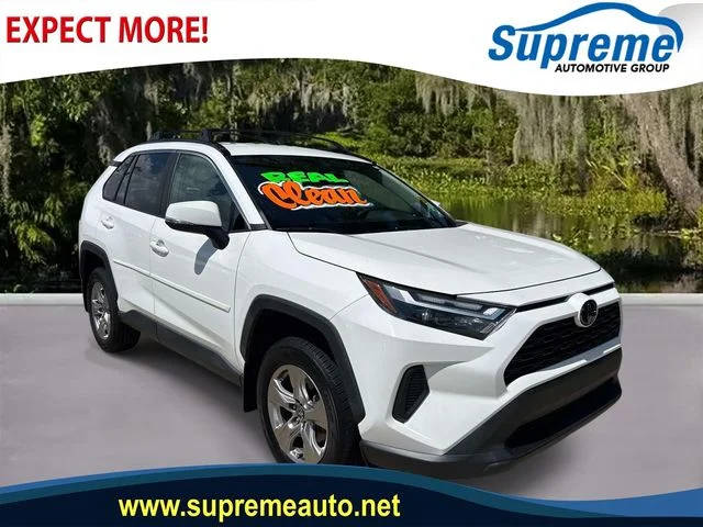 2022 Toyota RAV4 XLE FWD photo