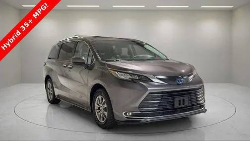2022 Toyota Sienna XLE FWD photo