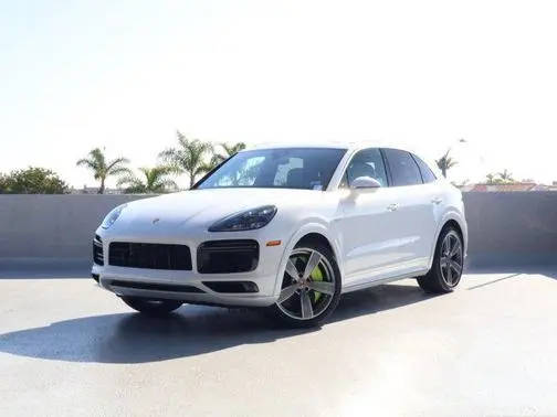2023 Porsche Cayenne Turbo S E-Hybrid AWD photo