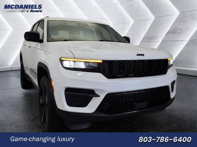 2023 Jeep Grand Cherokee Altitude RWD photo